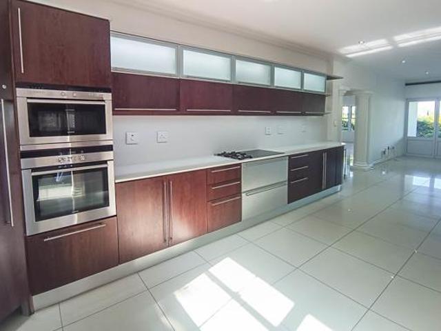 Townhouse for rent in Seaview, Kwazulu-natal