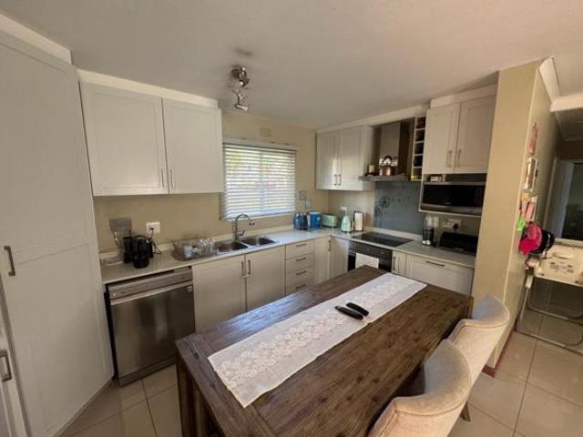 Townhouse for rent in Seaview, Kwazulu-natal