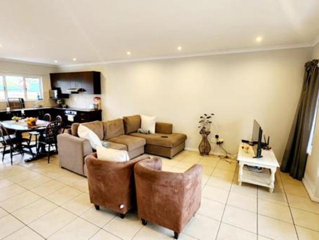 Townhouse for rent in Seaview, Kwazulu-natal