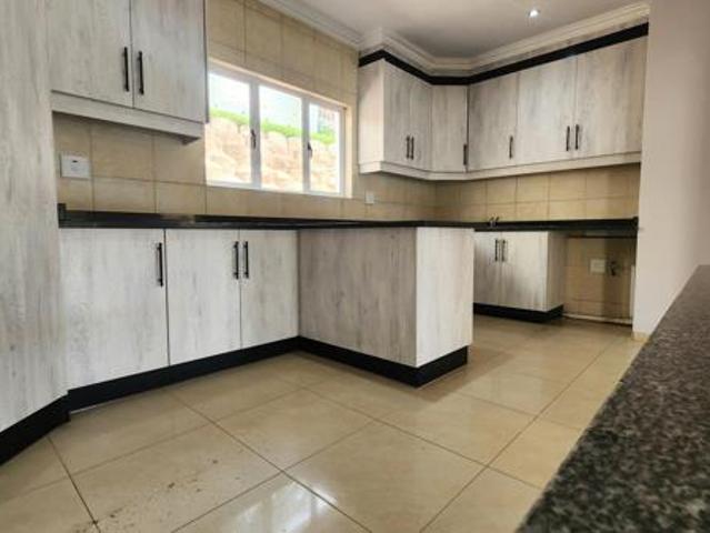 Townhouse for rent in Seaview, Kwazulu-natal