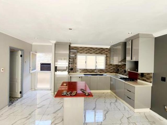 Townhouse for rent in Seaview, Kwazulu-natal