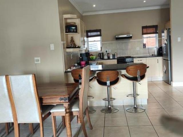 Townhouse for rent in Seaview, Kwazulu-natal