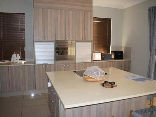 Townhouse for rent in Waterkloof, Gauteng