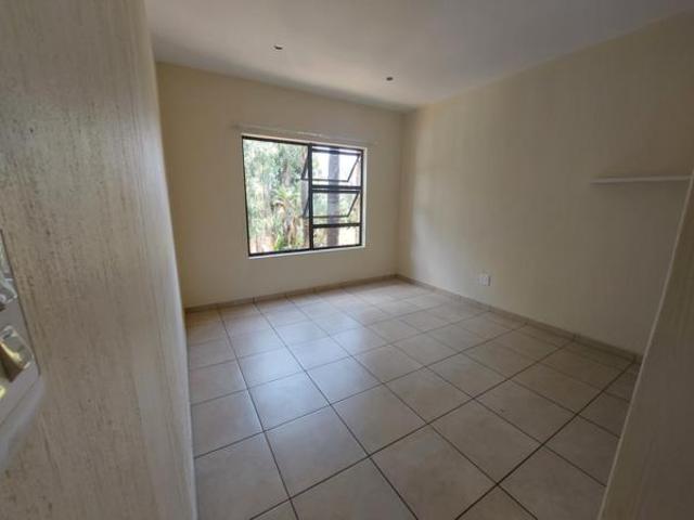 Townhouse for rent in Vosloorus, Gauteng