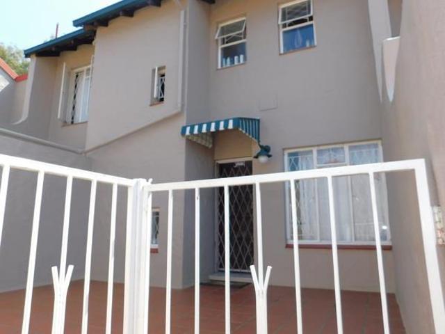 Townhouse for rent in Waterkloof, Gauteng