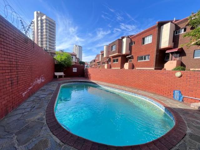 Townhouse for rent in Seaview, Kwazulu-natal