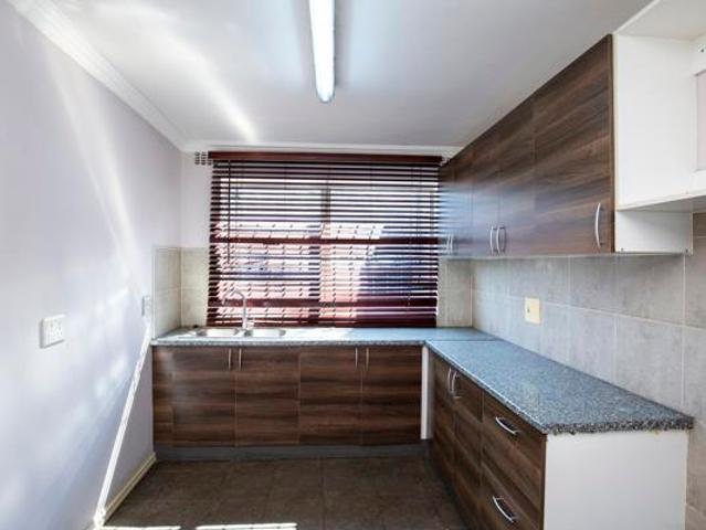 Townhouse for rent in Seaview, Kwazulu-natal