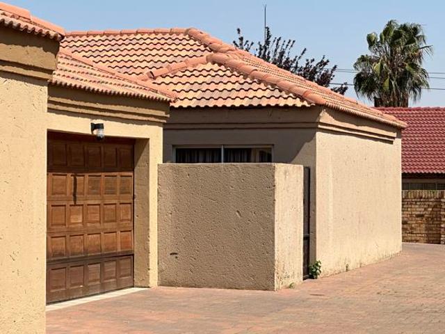 Townhouse for sale in Dr Kenneth Kaunda, North West