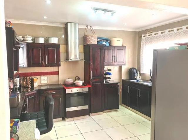 Townhouse for rent in Seaview, Kwazulu-natal
