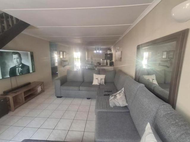 Townhouse for rent in Seaview, Kwazulu-natal