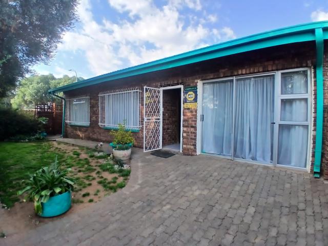 Townhouse for sale in Frances Baard, Northern Cape
