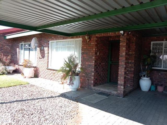 Townhouse for sale in Frances Baard, Northern Cape