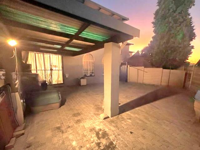 Townhouse for rent in Ekurhuleni, Gauteng