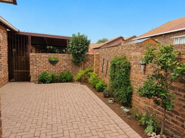 Townhouse for rent in Westonaria, Gauteng