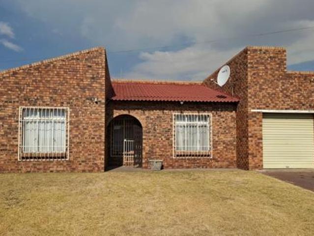 Townhouse for sale in Gert Sibande, Mpumalanga