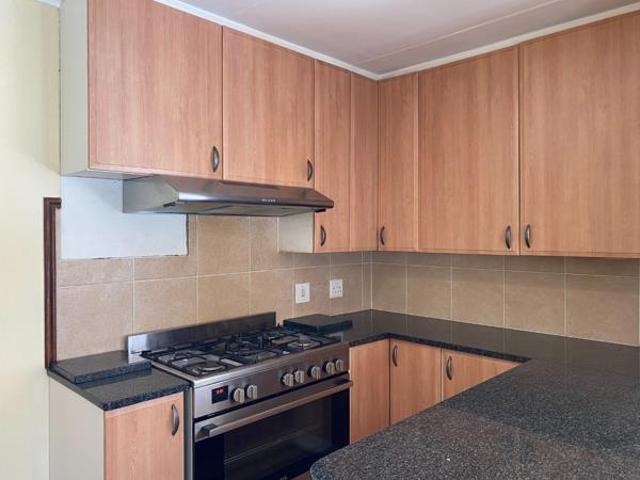 Townhouse for rent in Vosloorus, Gauteng