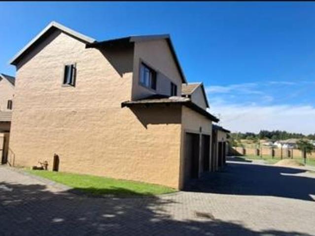 Townhouse for rent in Vosloorus, Gauteng