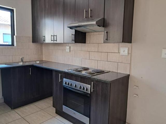 Townhouse for rent in Vosloorus, Gauteng