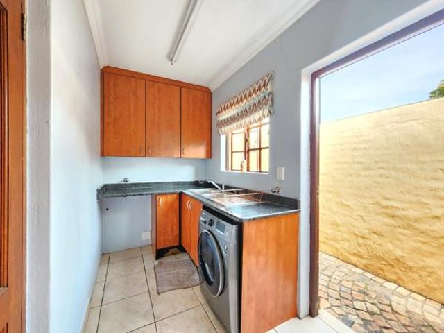 Townhouse for rent in Vosloorus, Gauteng