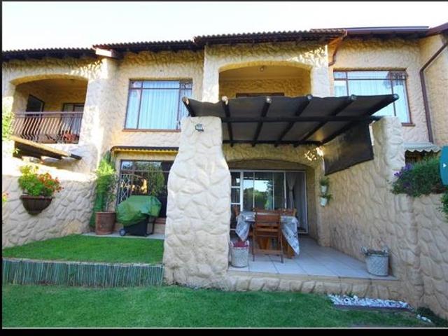 Townhouse for rent in Vosloorus, Gauteng