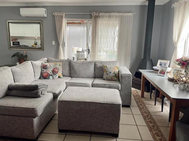 Townhouse for rent in Bergsig, Durbanville