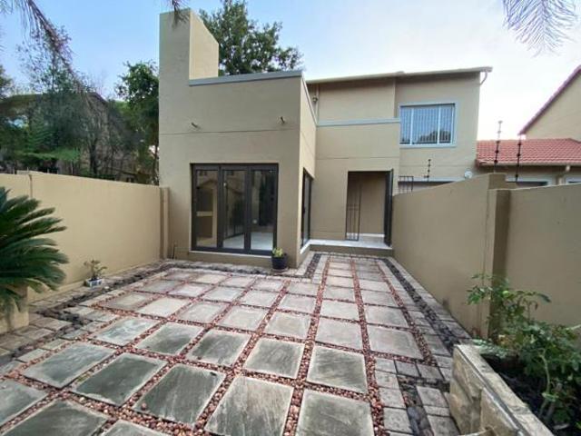 Townhouse for rent in North & Sandton, Randburg