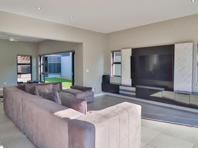 Townhouse for rent in Vosloorus, Gauteng