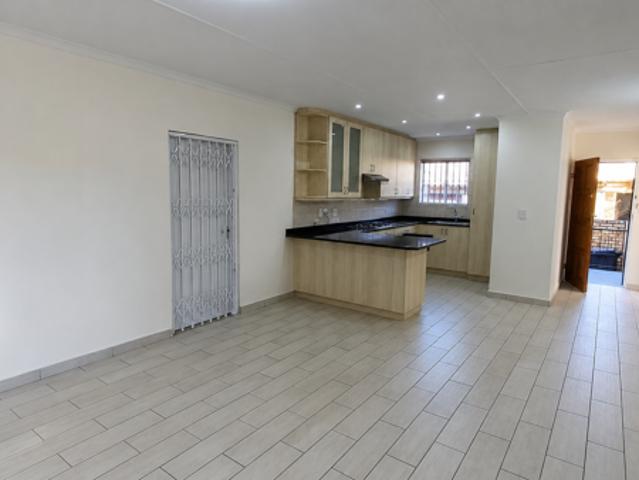 Townhouse for rent in Vosloorus, Gauteng