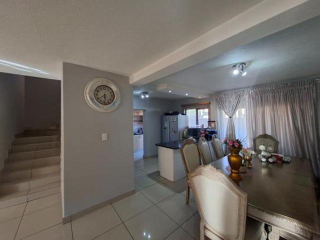 Townhouse for rent in Waterkloof, Gauteng