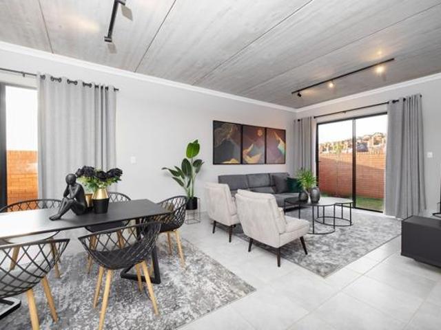 Townhouse for rent in Waterkloof, Gauteng