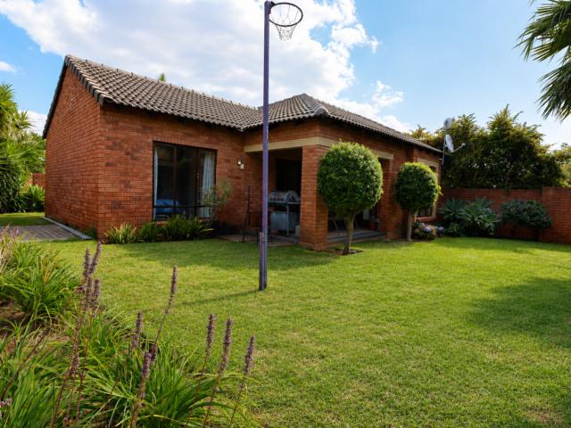 Townhouse for sale in Waterkloof, Gauteng