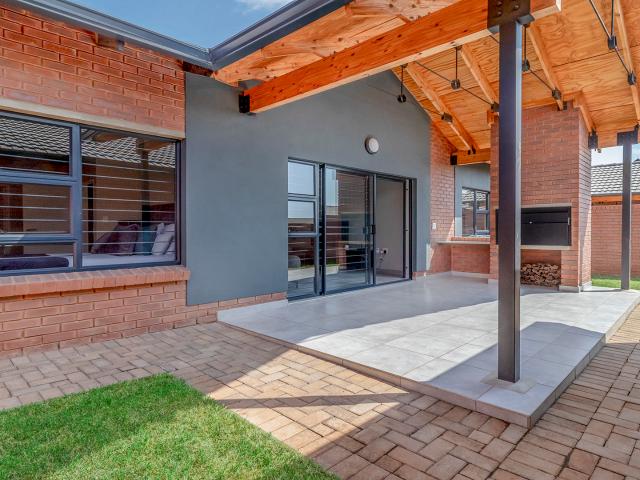 Townhouse for sale in Waterkloof, Gauteng