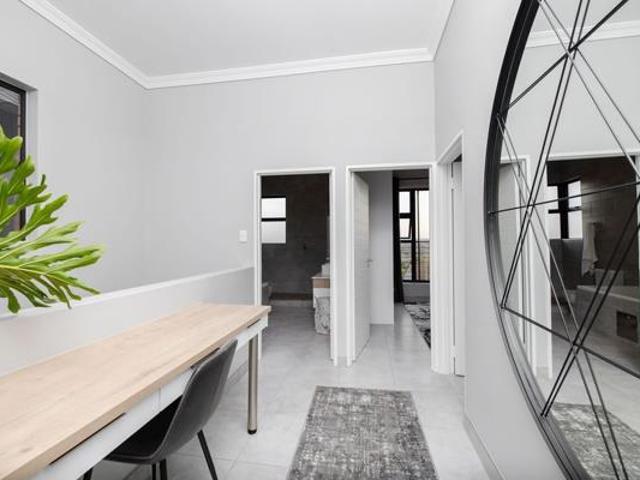 Townhouse for rent in Waterkloof, Gauteng