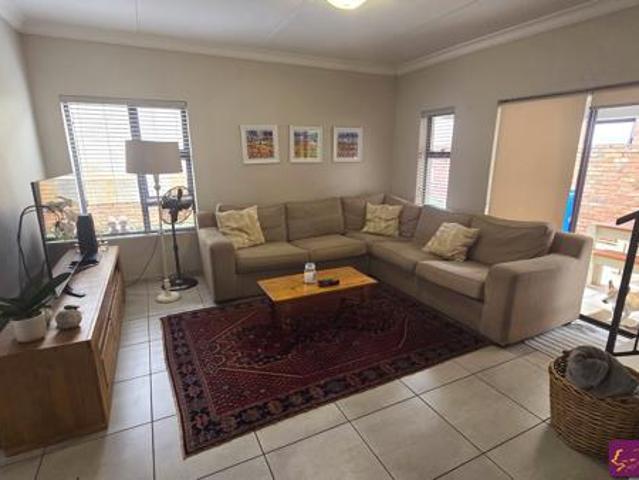 Townhouse for rent in Waterkloof, Gauteng