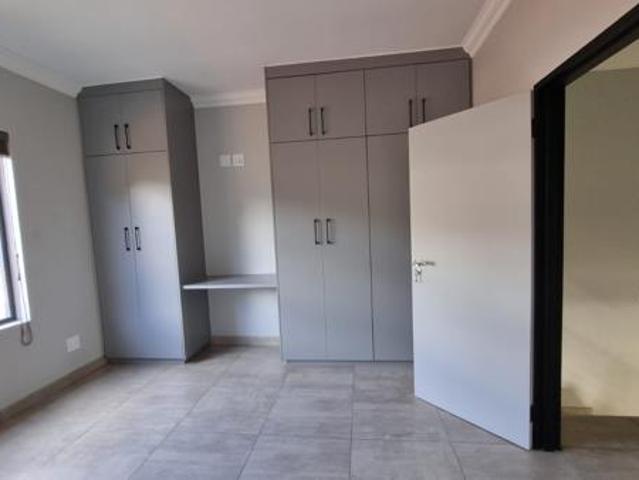 Townhouse for rent in Waterkloof, Gauteng