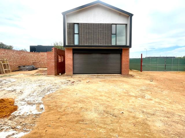 Townhouse for sale in Waterkloof, Gauteng