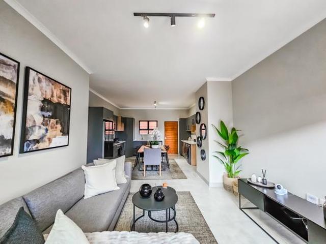 Townhouse for rent in Waterkloof, Gauteng