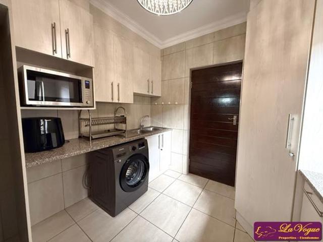 Townhouse for rent in Waterkloof, Gauteng