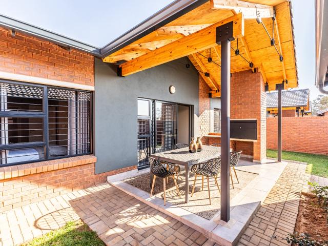 Townhouse for sale in Waterkloof, Gauteng