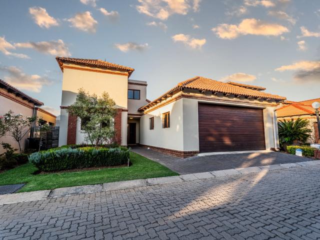 Townhouse for sale in Waterkloof, Gauteng