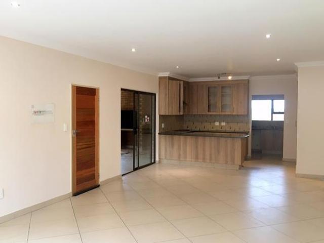 Townhouse for rent in Waterkloof, Gauteng