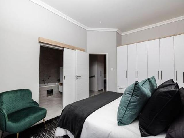 Townhouse for rent in Waterkloof, Gauteng