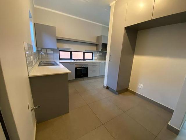 Townhouse for rent in Waterkloof, Gauteng