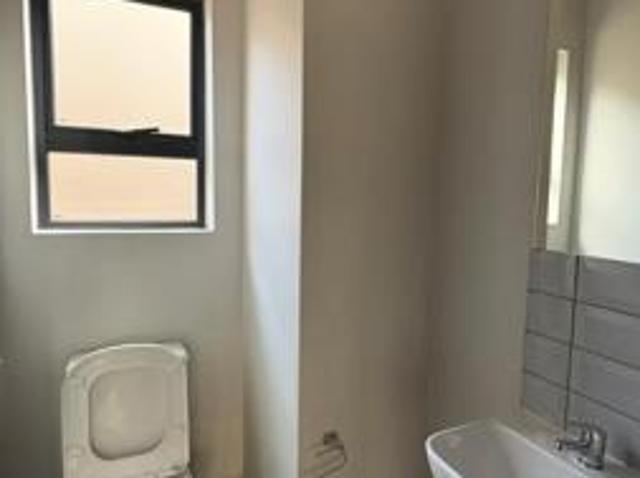 Townhouse for rent in Waterkloof, Gauteng