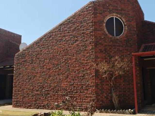 Townhouse for sale in Dr Kenneth Kaunda, North West