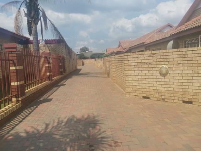 Townhouse for rent in Dr Kenneth Kaunda, North West