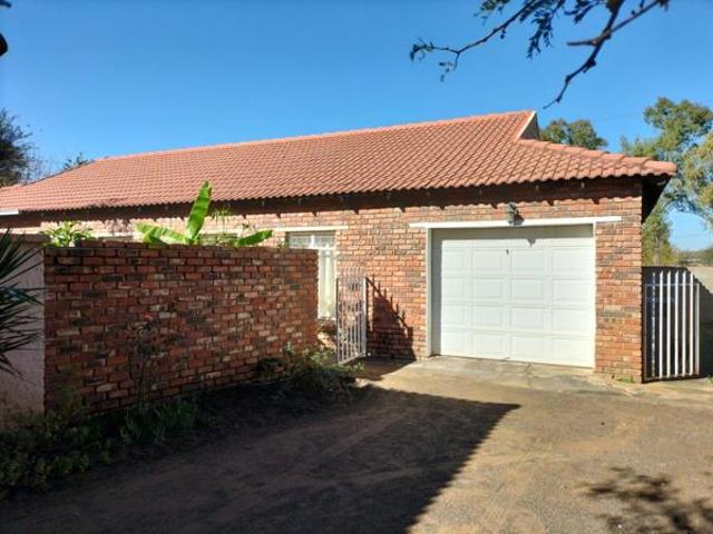 Townhouse for sale in Dr Kenneth Kaunda, North West