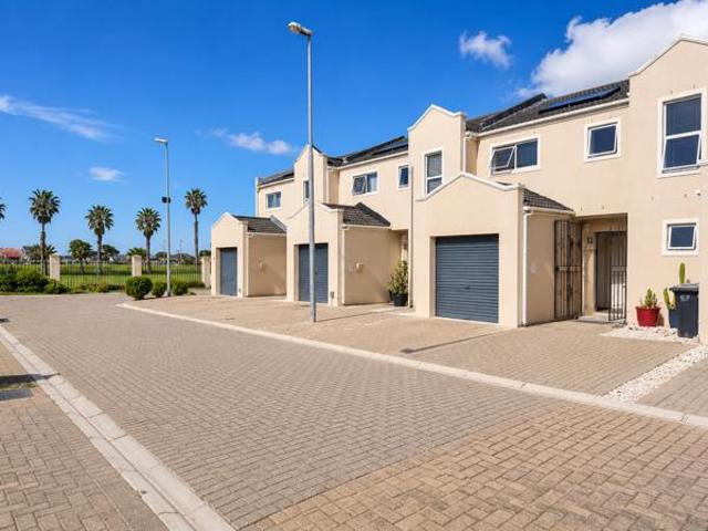 Townhouse for rent in Cape Town, Western Cape