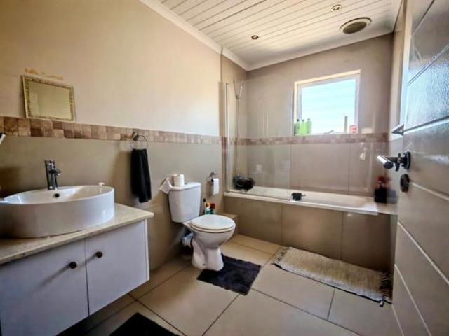 Townhouse for rent in Cape Town, Western Cape