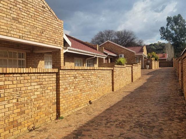 Townhouse for sale in Dr Kenneth Kaunda, North West